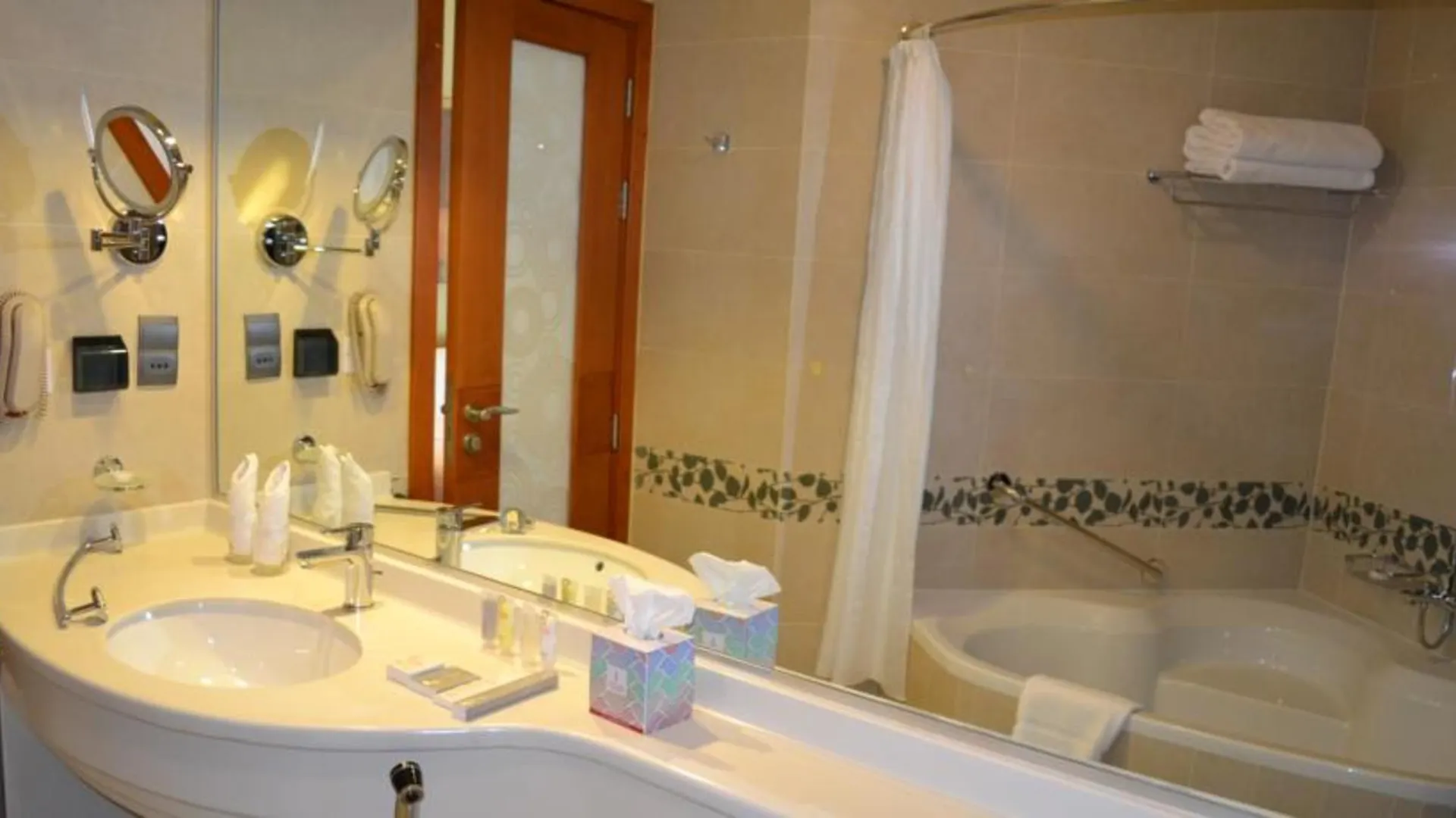 City Seasons Towers Hotel Bur Dubai